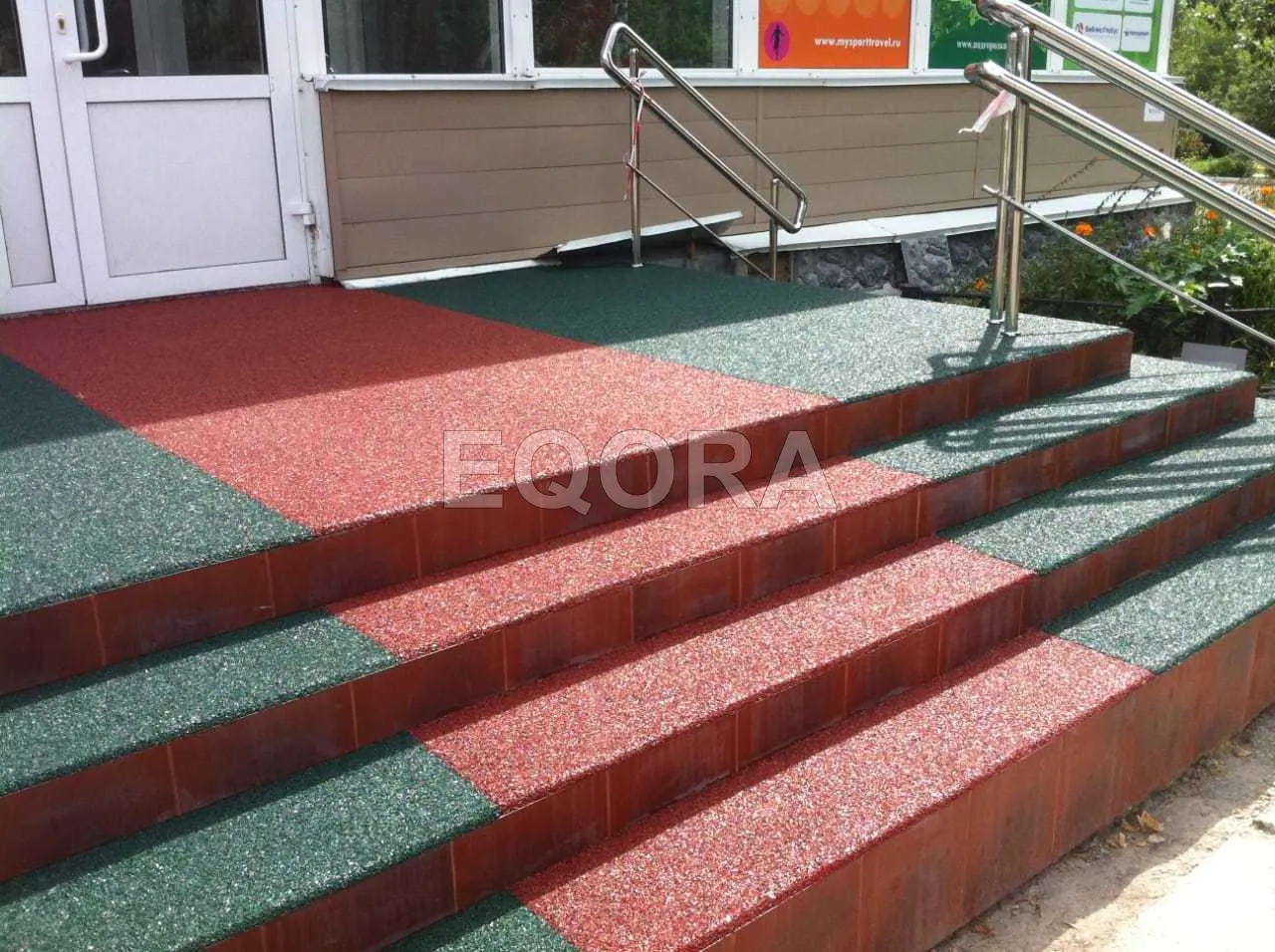 Резиновое покрытие на травмоопасные участки из резиновой крошки в Ступино