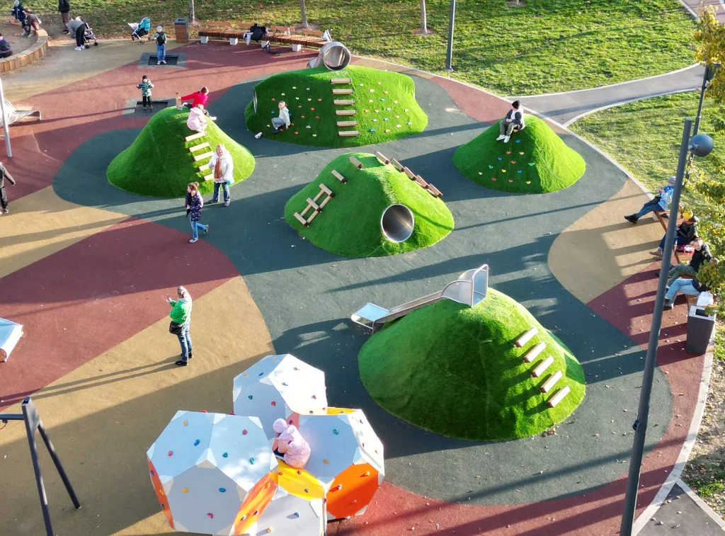 Сколько служит геопластика на детских площадках в Ступино?